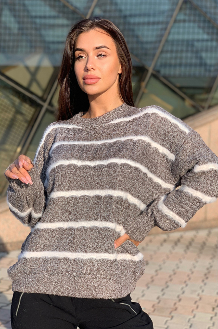 Светр жіночий коричневий 012