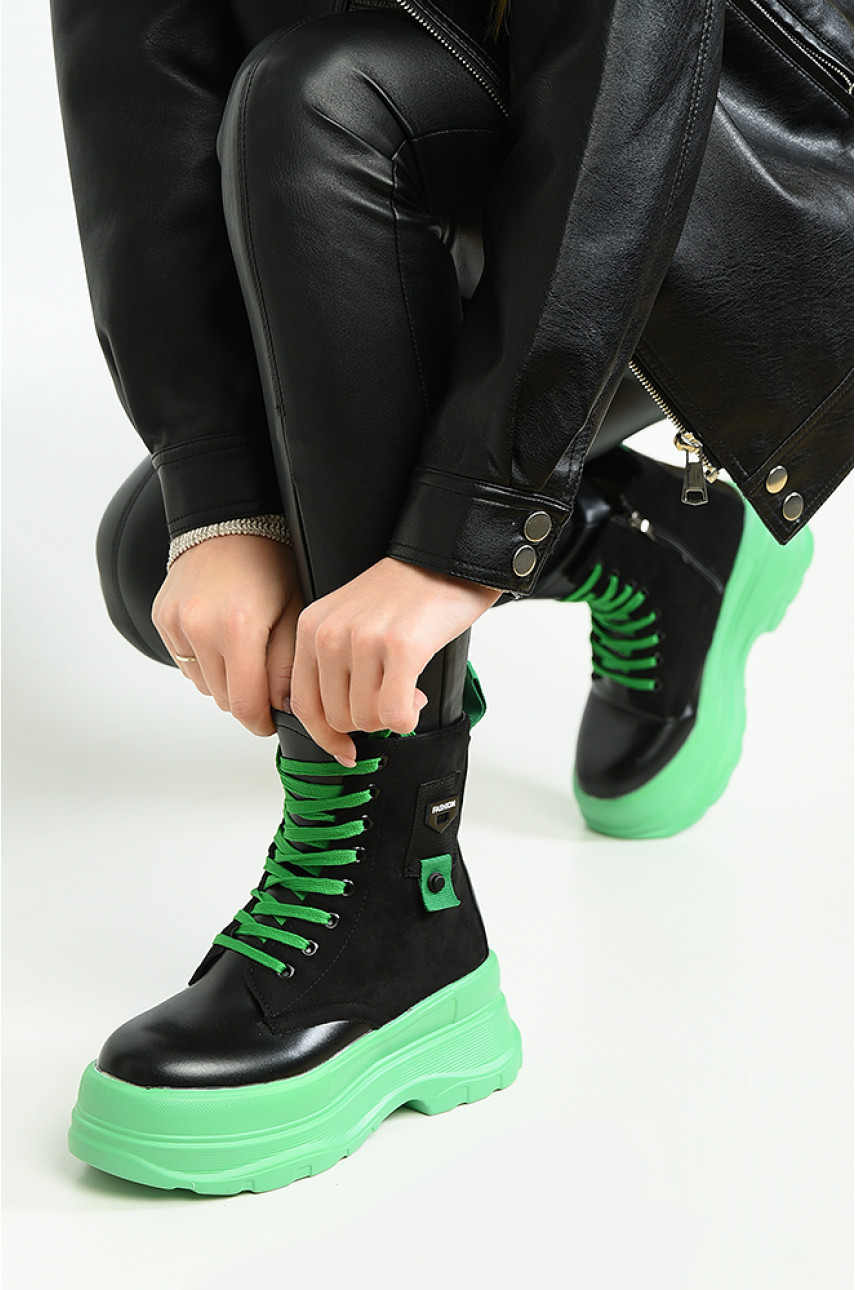 Полусапожки женские черные с зеленым 123-3