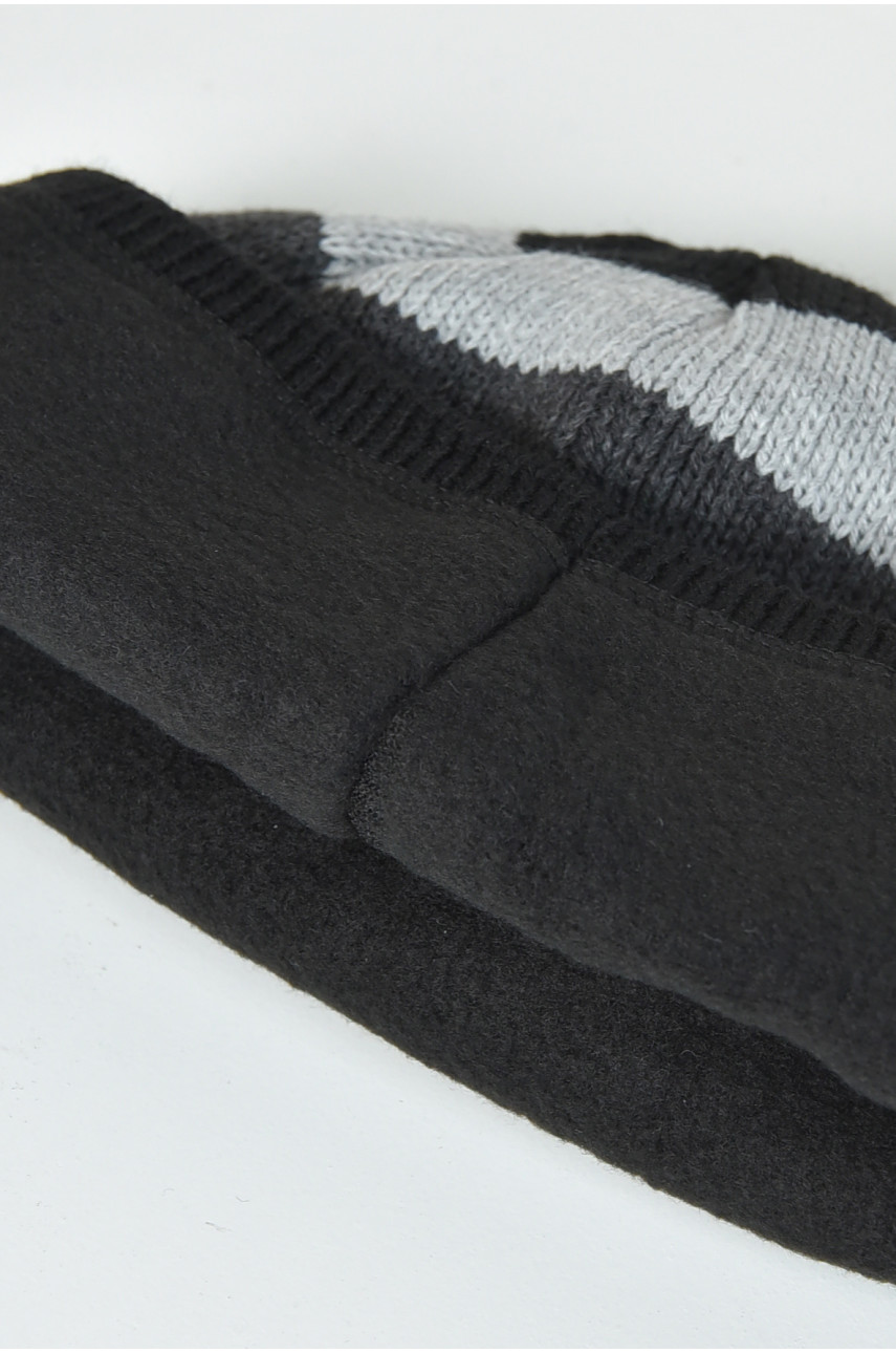 Шапка мужская на флисе в черно-серую полоску 163757