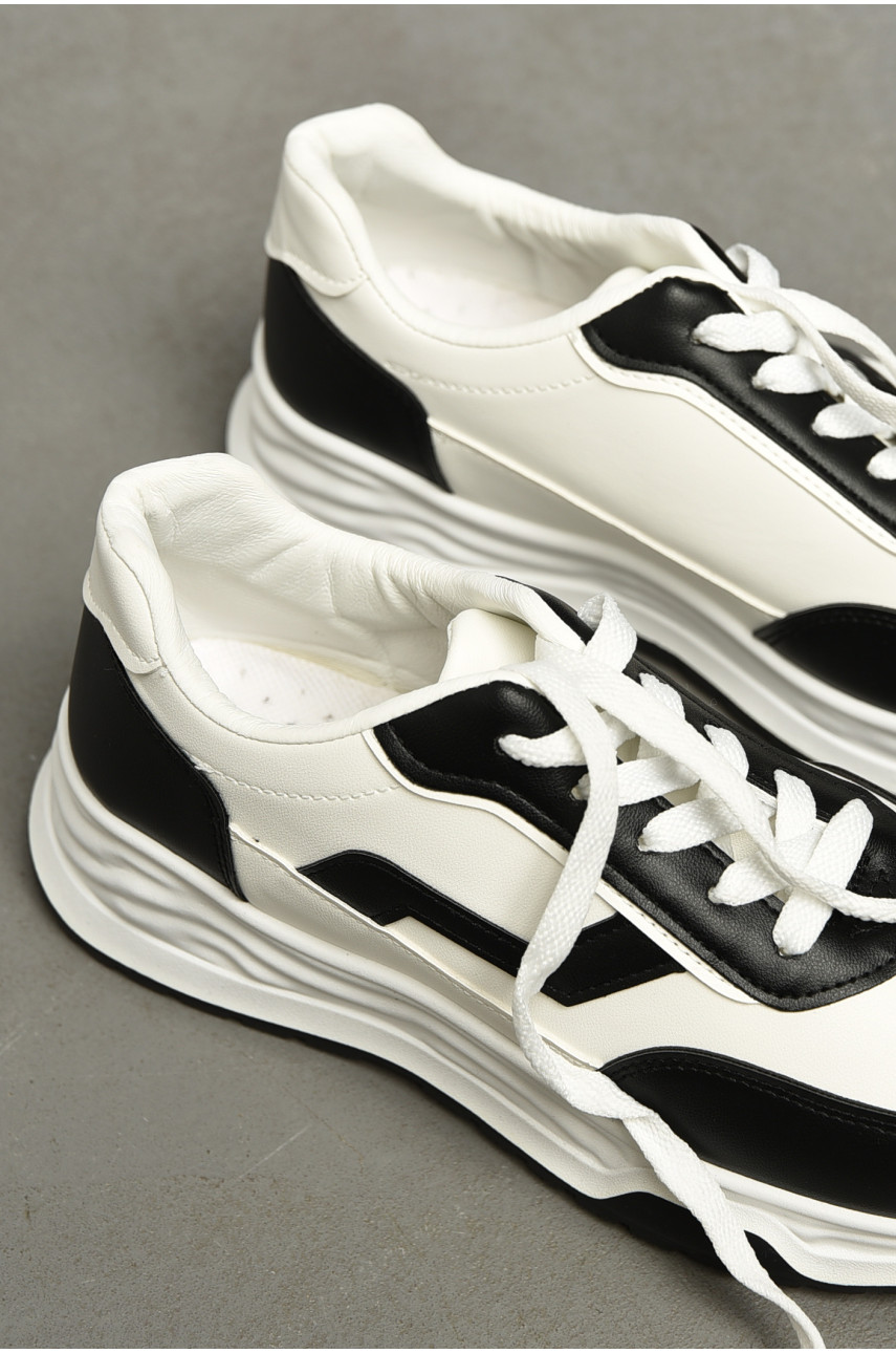 Кроссовки женские черно-белого цвета на шнуровке 186-130 165957