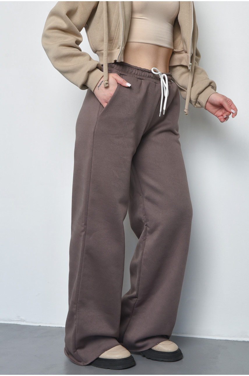Спортивные штаны женские на флисе коричневого цвета 233 168623