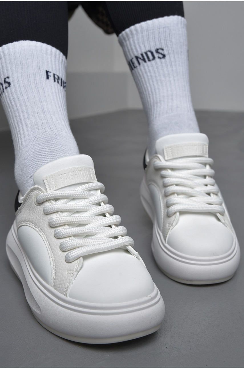 Кросівки жіночі білого кольору на шнурівці 82-5 172507