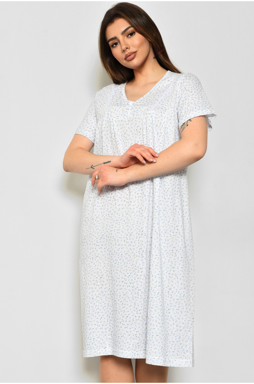 Ночная рубашка женская батальная белого цвета с цветочным принтом 172510