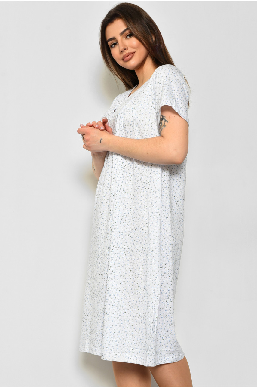 Нічна сорочка жіноча батальна білого кольору з квітковим принтом 172510