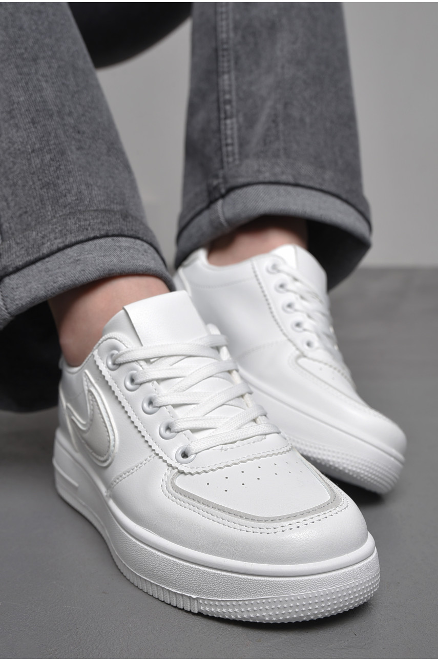 Кросівки жіночі білого кольору на шнурівці 105-8 174399