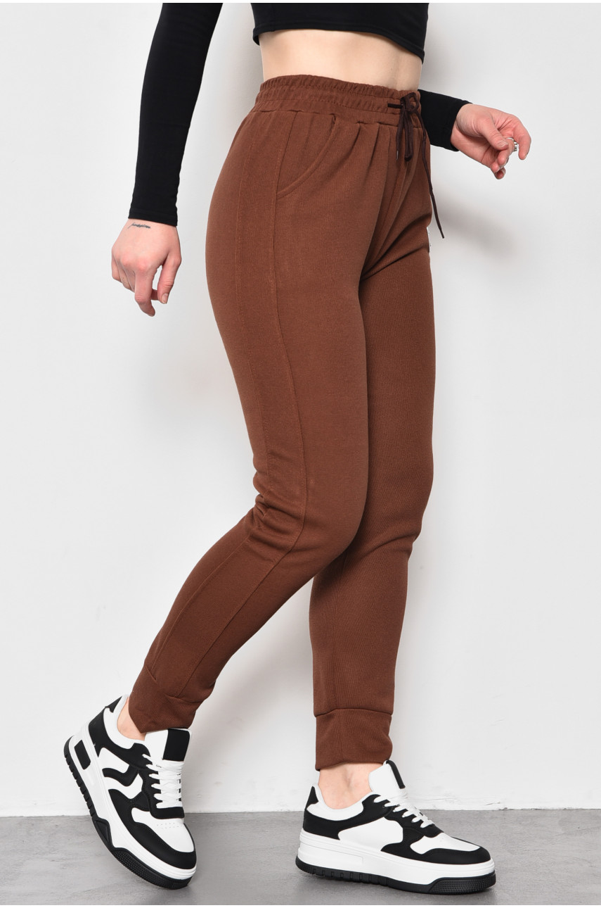 Спортивные штаны женские трикотажные коричневого цвета 1701 174465