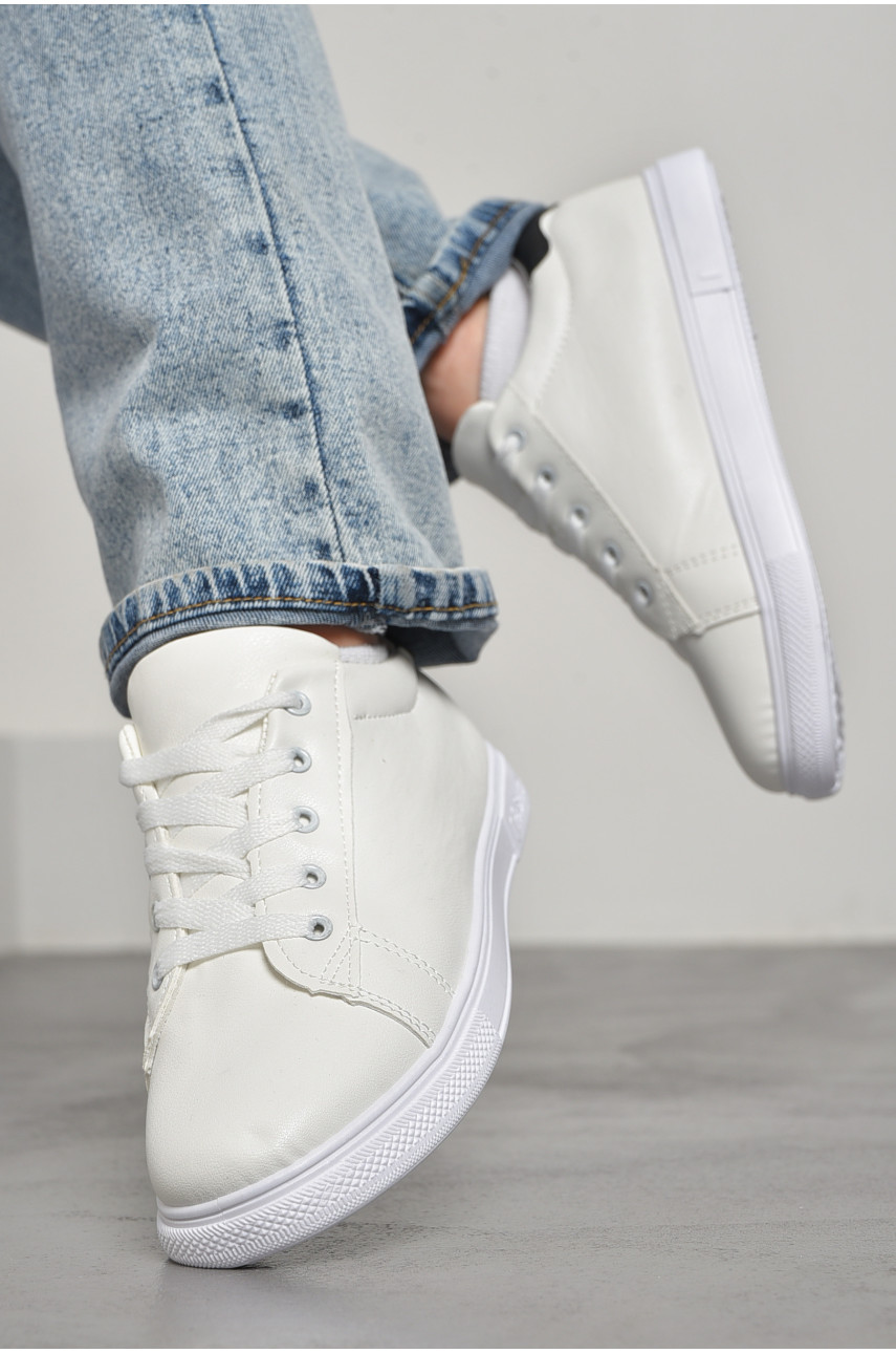 Кросівки жіночі білого кольору на шнурівці 88-67-5 178201