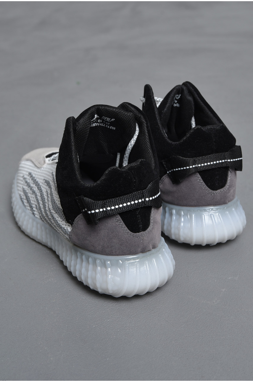 Кросівки чоловічі чорно-бiлого кольору з сiрими вставками М09 178261