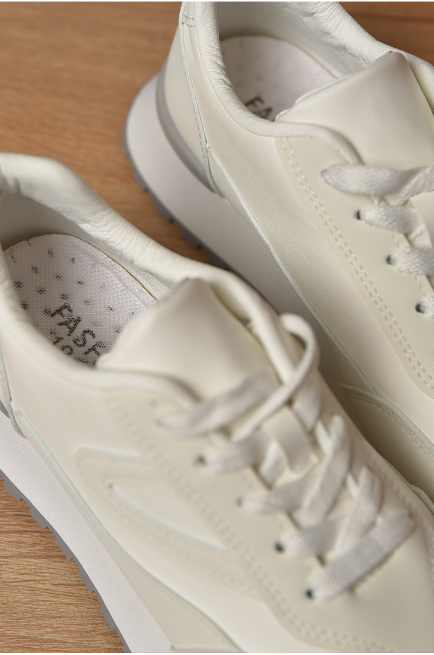 Кросівки жіночі білого кольору на шнурівці 191-319 178387 Кросівки жіночі білого кольору на шнурівці 191-319 178387