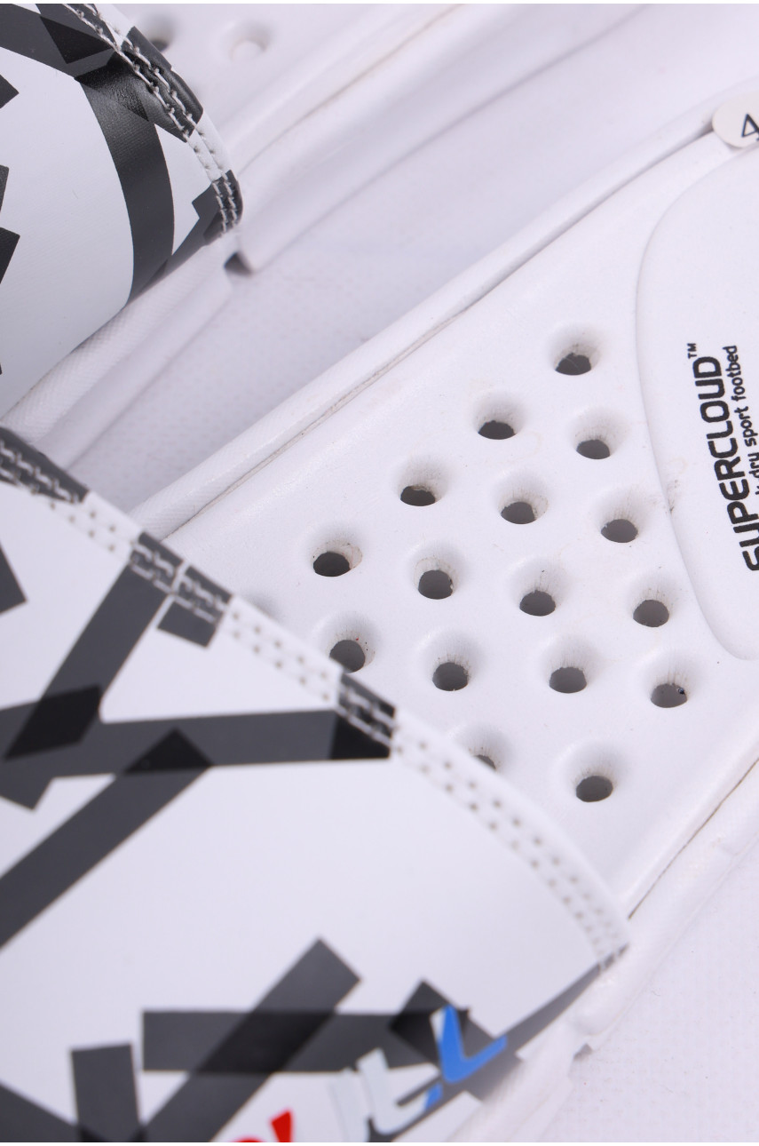 Шльопанці чоловічі білого кольору з геометричним візерунком 40 179501