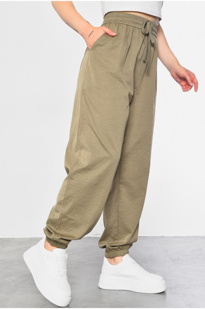 Штани жіночі напівбатальні однотонні світло-сірого кольору А4096-1 182924 Штани жіночі напівбатальні однотонні світло-сірого кольору А4096-1 182924