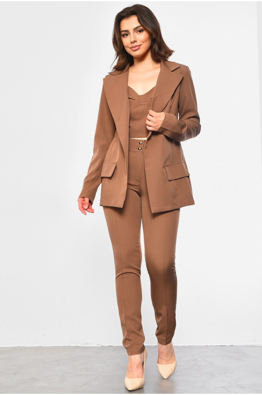 Костюм жіночий трійка коричневого кольору 183262 Костюм жіночий трійка коричневого кольору 183262