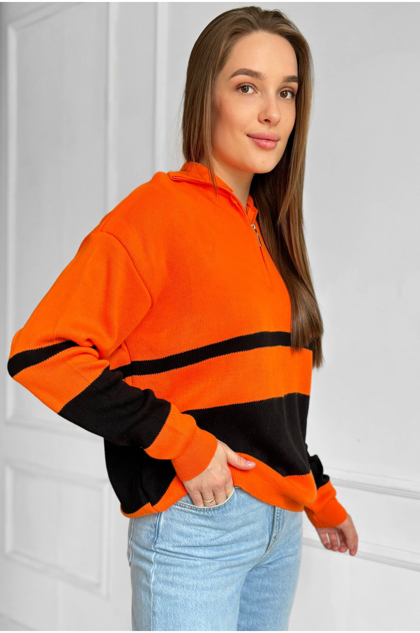Свитер женский вязаный полубатальный черно-оранжевого цвета 184509