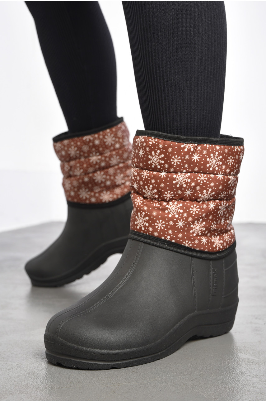 Дутики жіночі на хутрі коричневого кольору з сніжинками 185429