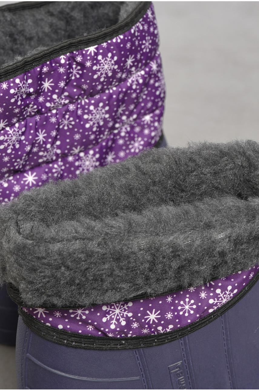 Дутики женские на меху фиолетового цвета со снежинками 186059