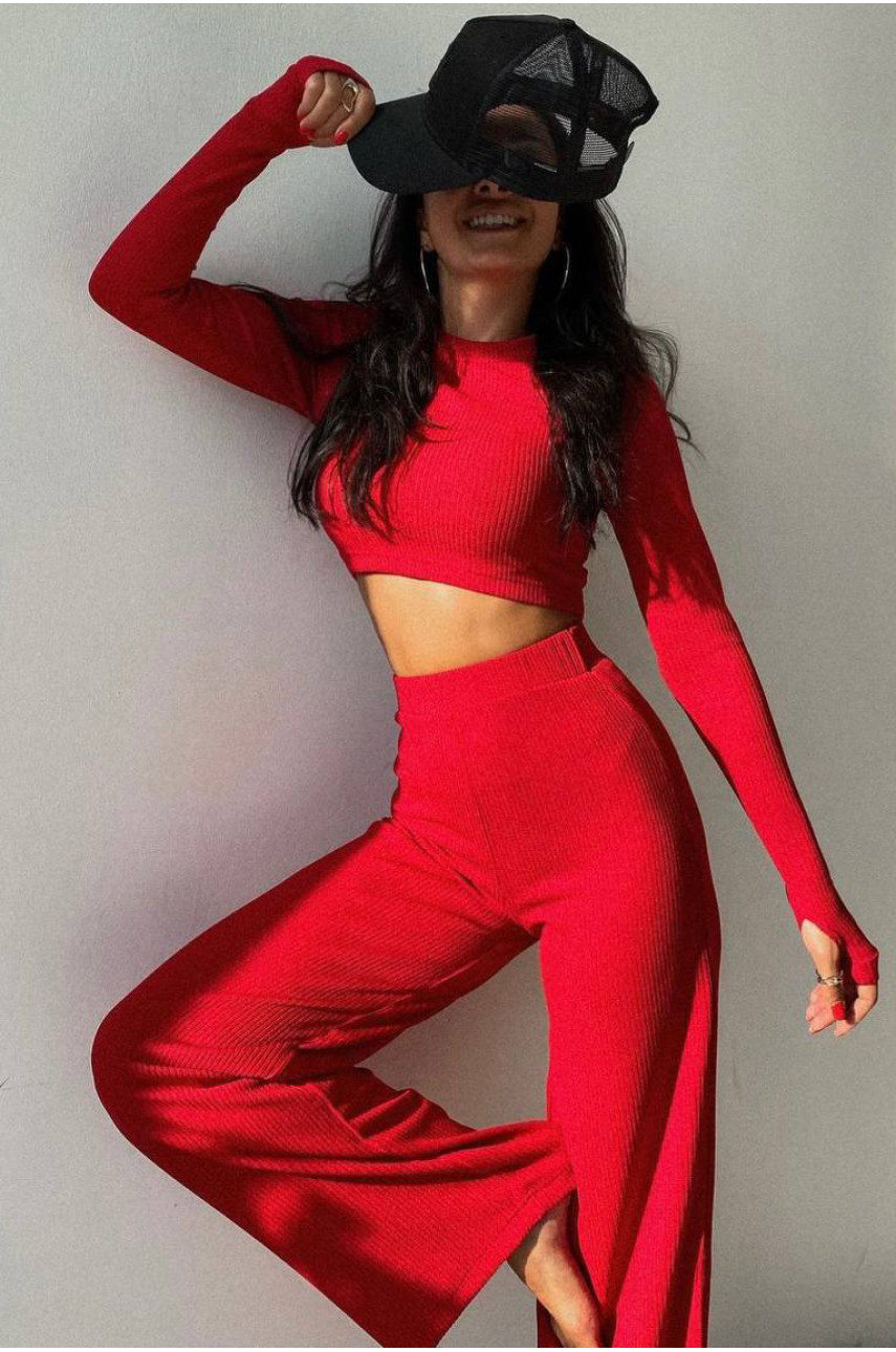 Костюм женский в рубчик красного цвета 243 186982 Костюм женский в рубчик красного цвета 243 186982