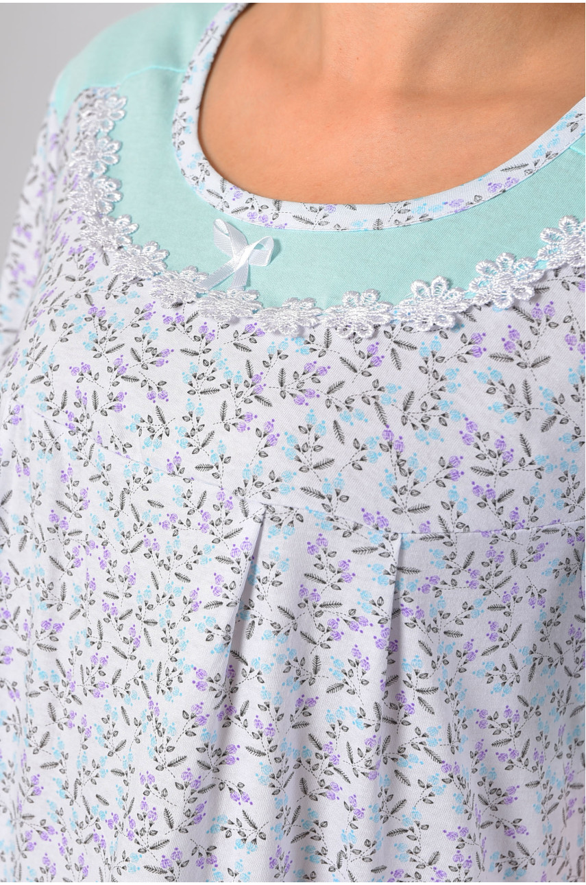 Нічна сорочка напівбатальна жіноча білого  кольору з квітковим принтом 131 187019