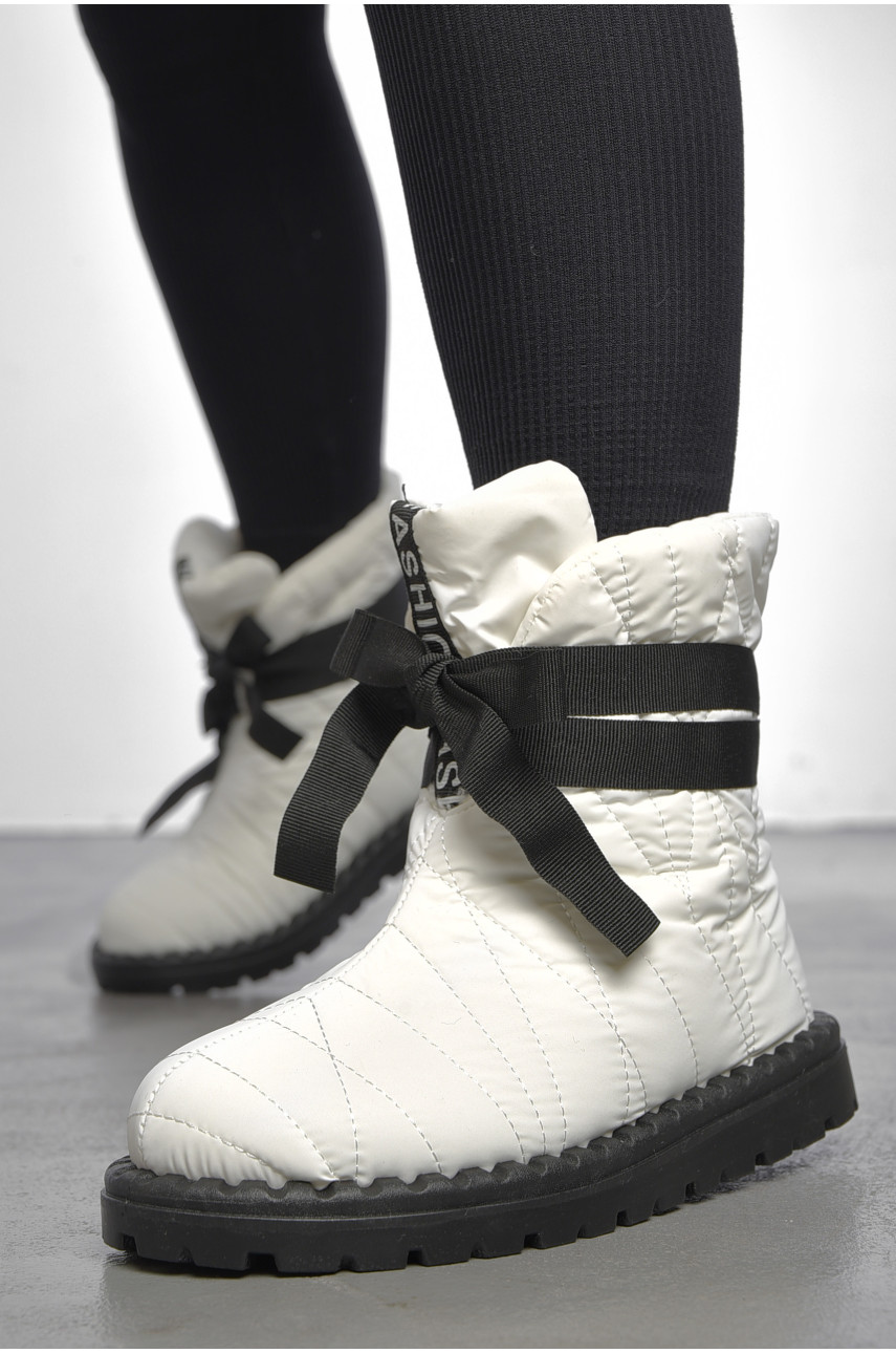 Дутики жіночі на хутрі білого кольору 18-2 187172