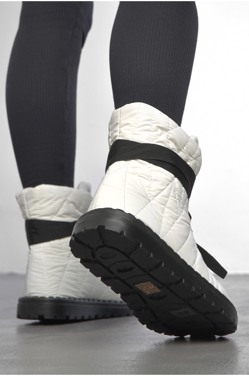 Дутики жіночі на хутрі білого кольору 18-2 187172 Дутики жіночі на хутрі білого кольору 18-2 187172