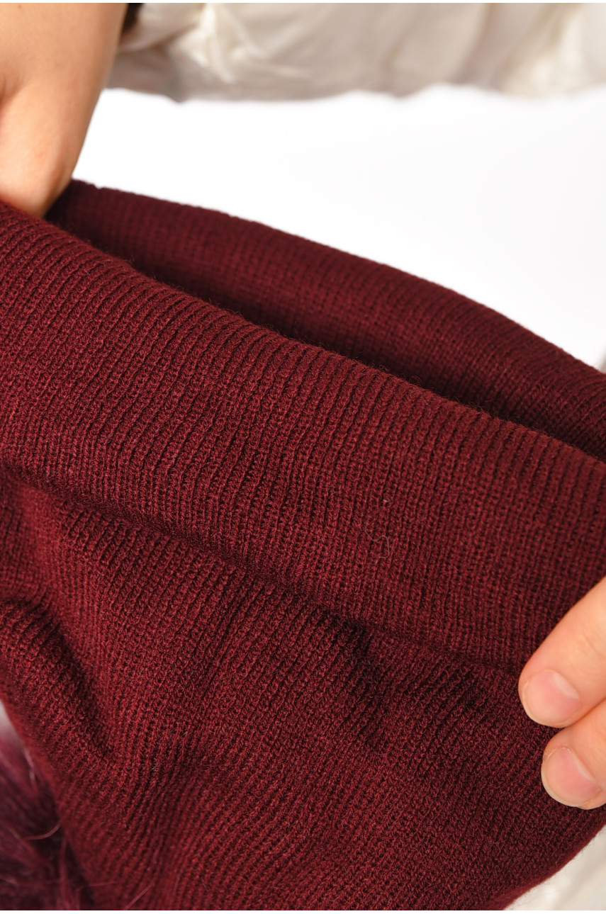 Шапка жіноча демісезонна однотонна з бубоном бордового кольору 188209