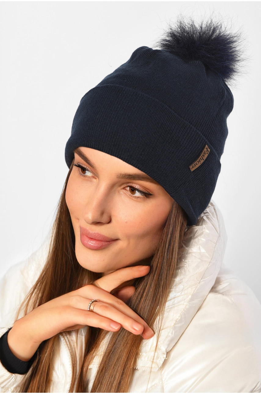 Шапка женская демисезонная однотонная с бубоном темно-синего цвета 188211