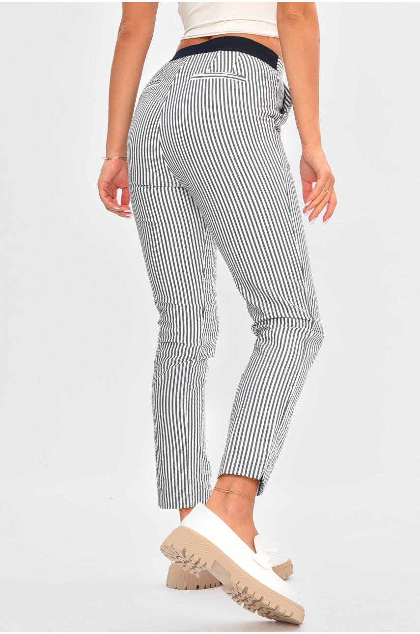 Штаны женские серого цвета в полоску 188433