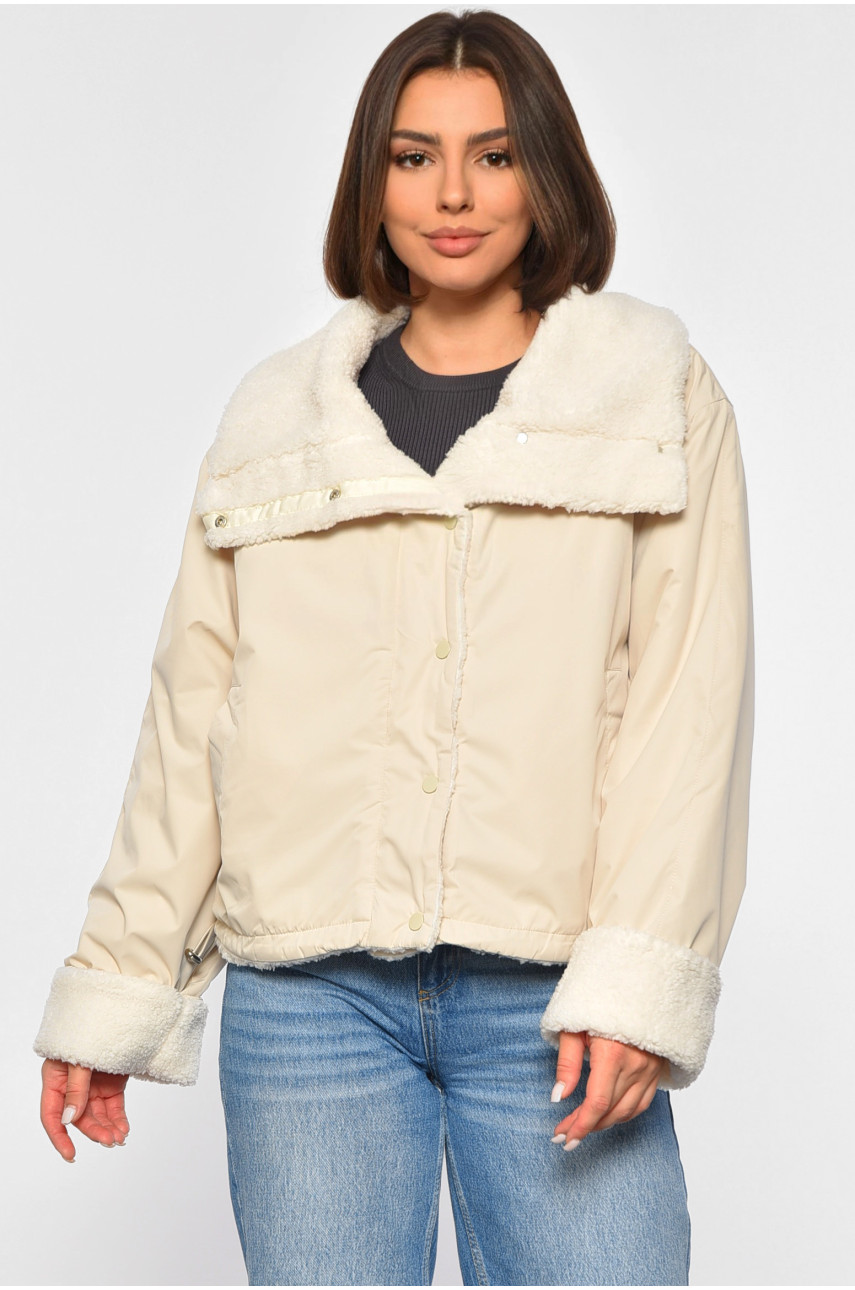 Куртка жіноча демісезонна двостороння на штучному хутрі світло-бежевого кольору 8207 189052