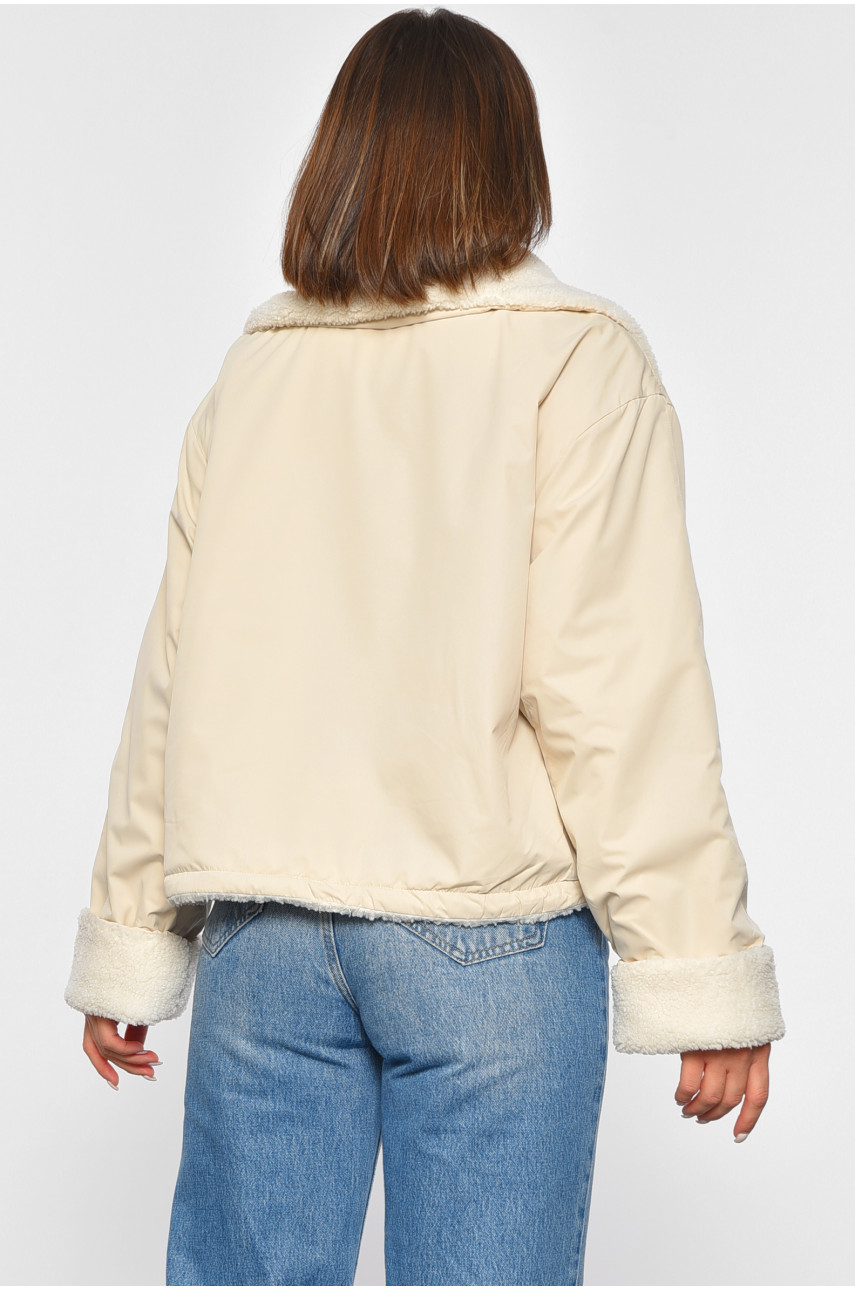 Куртка жіноча демісезонна двостороння на штучному хутрі світло-бежевого кольору 8207 189052 Куртка жіноча демісезонна двостороння на штучному хутрі світло-бежевого кольору 8207 189052