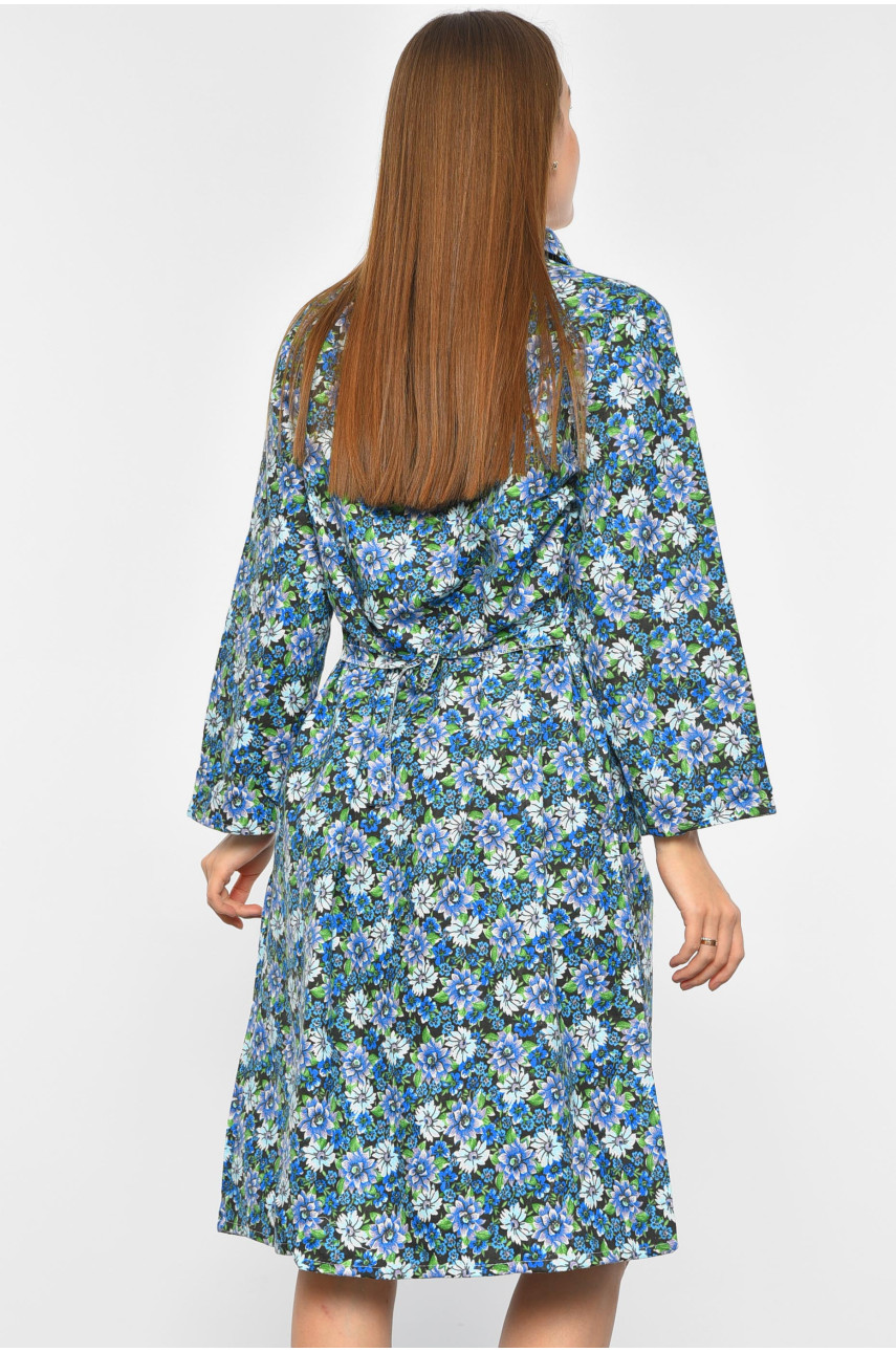 Халат женский байковый батальный черного цвета с цветочным принтом 190290 Халат женский байковый батальный черного цвета с цветочным принтом 190290