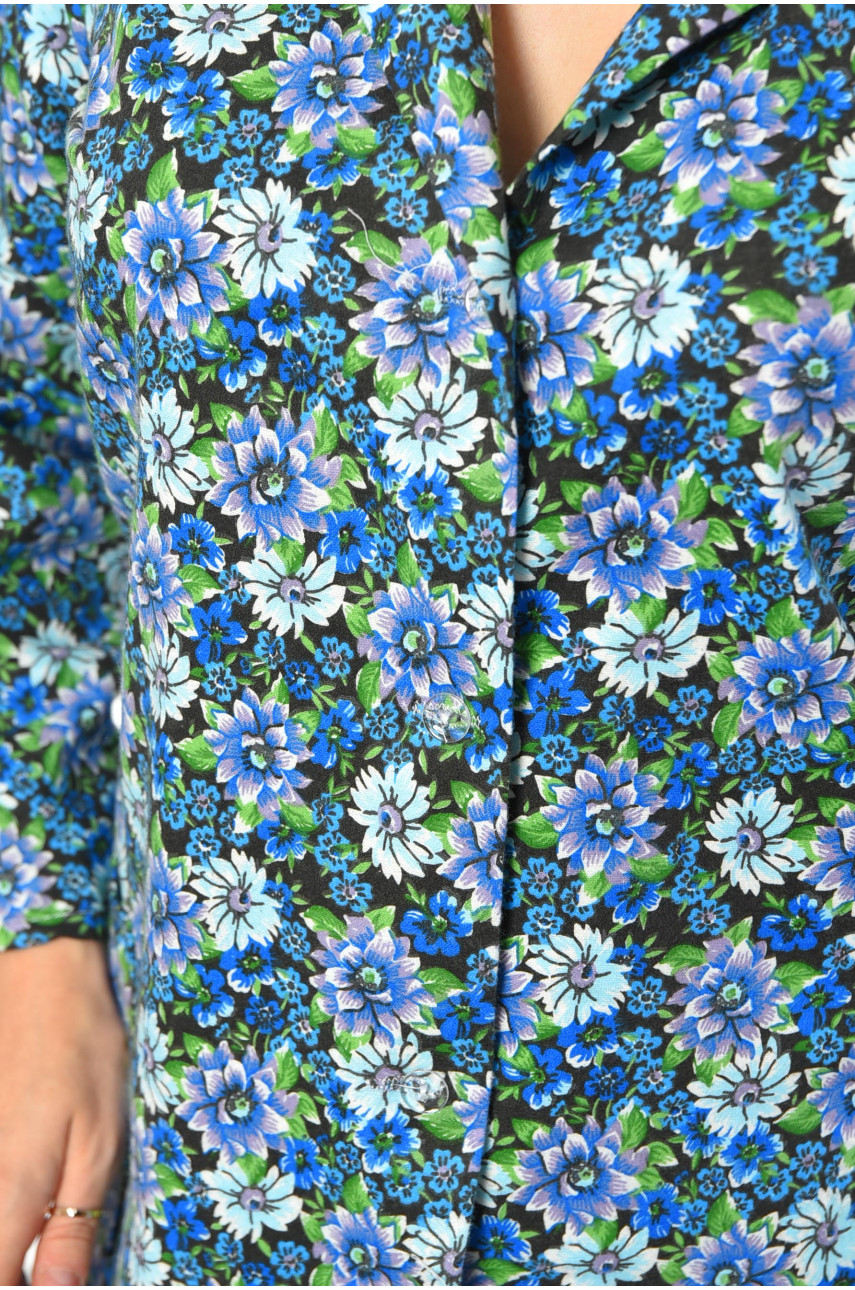 Халат женский байковый батальный черного цвета с цветочным принтом 190290 Халат женский байковый батальный черного цвета с цветочным принтом 190290