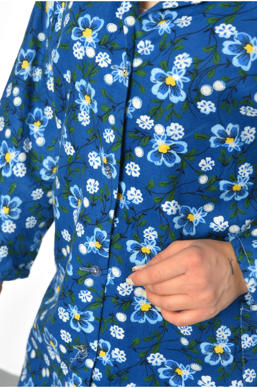Халат женский байковый батальный синего цвета с цветочным принтом 190291