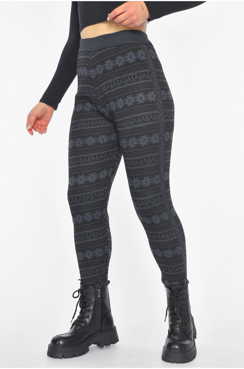 Лосины женские полубатальные на флисе черного цвета с рисунком 689 190477