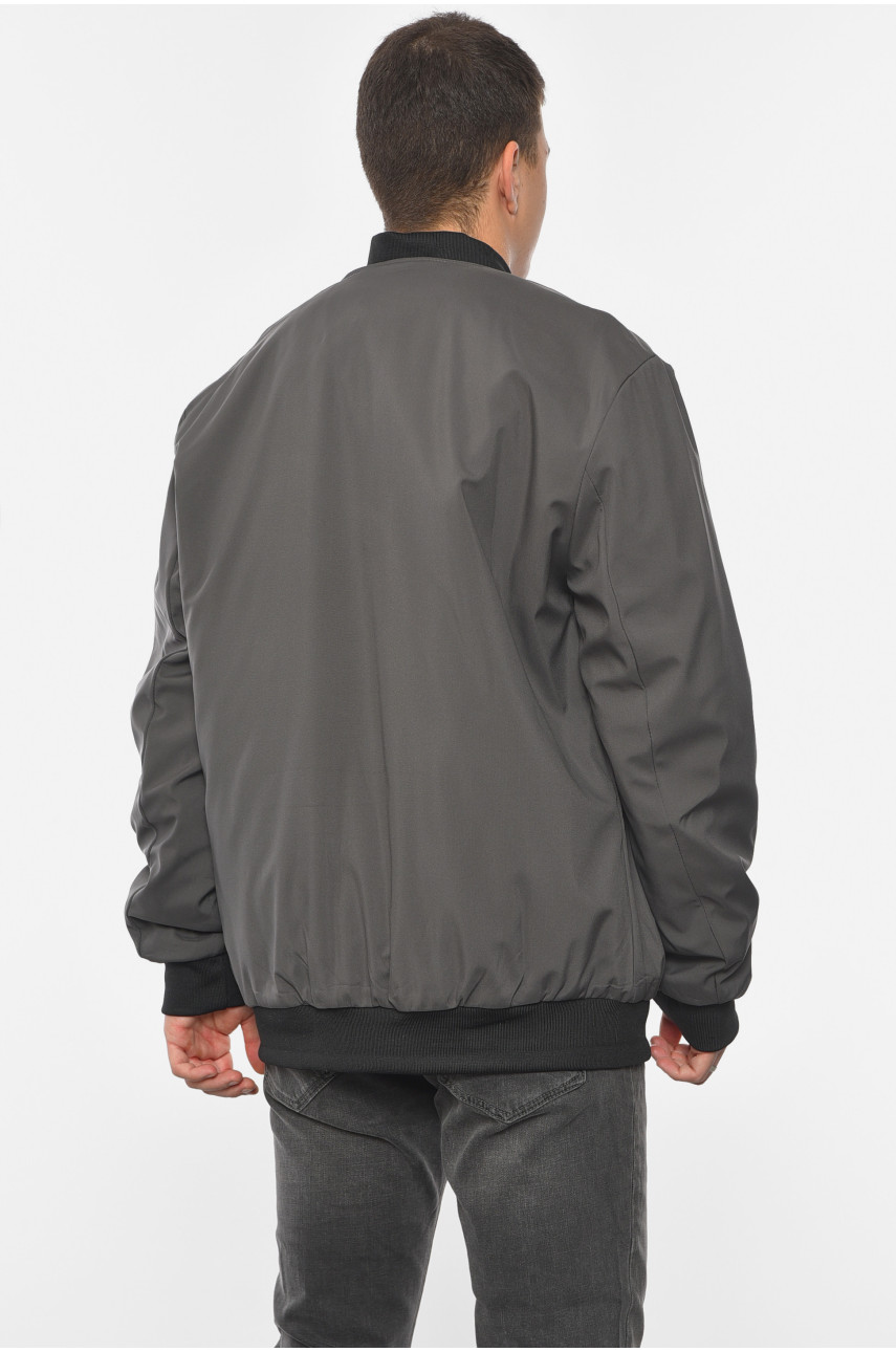 Бомбер мужской батальный однотонный темно-серого цвета 46-93-М 190564 Бомбер мужской батальный однотонный темно-серого цвета 46-93-М 190564