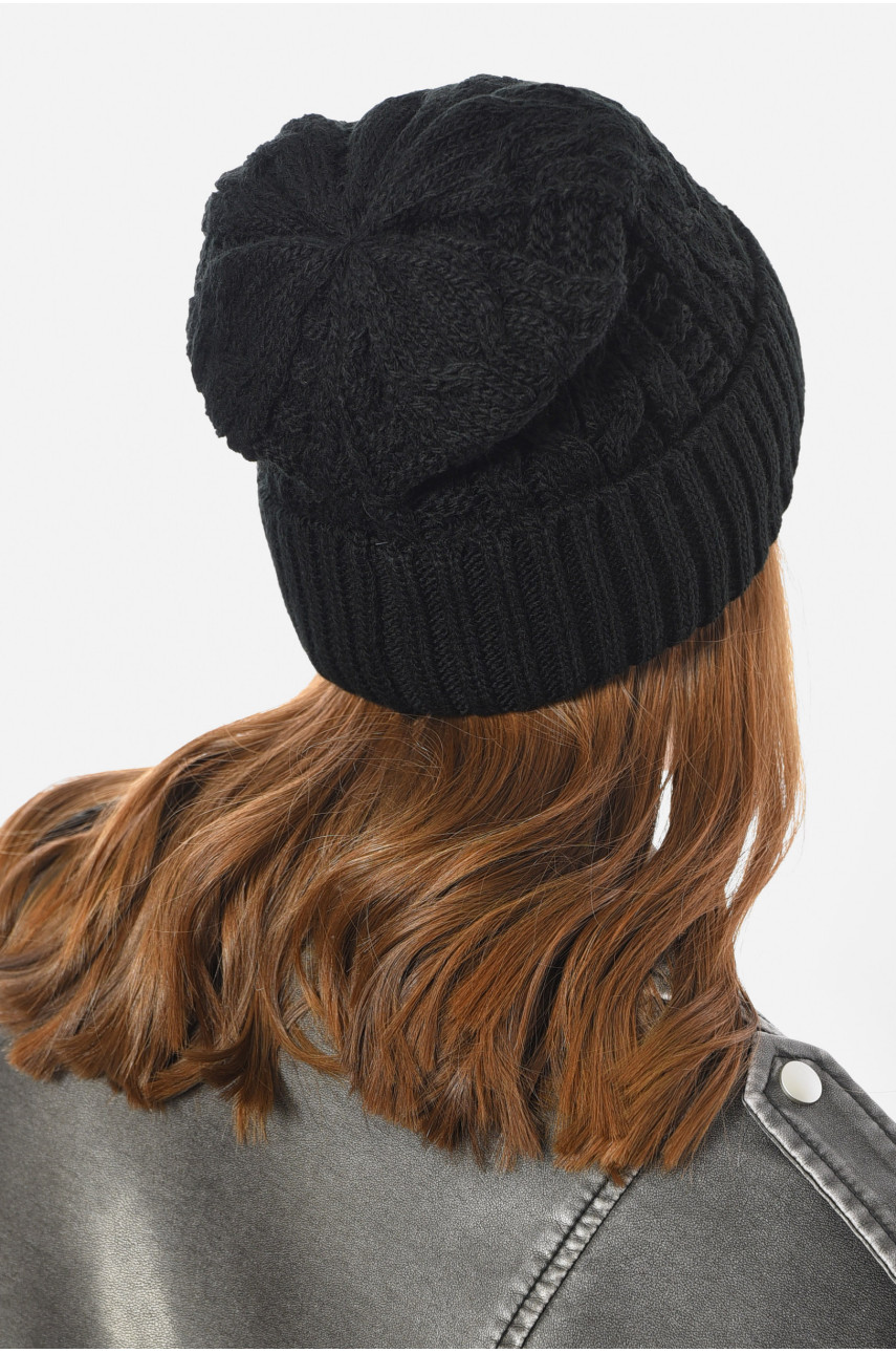 Шапка жіноча зимова на флісі однотонна чорного кольору 192013 Шапка жіноча зимова на флісі однотонна чорного кольору 192013