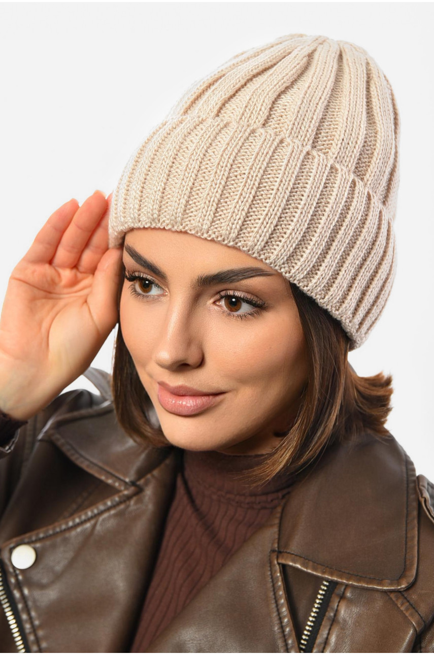 Шапка жіноча зимова на флісі однотонна бежевого кольору 192030