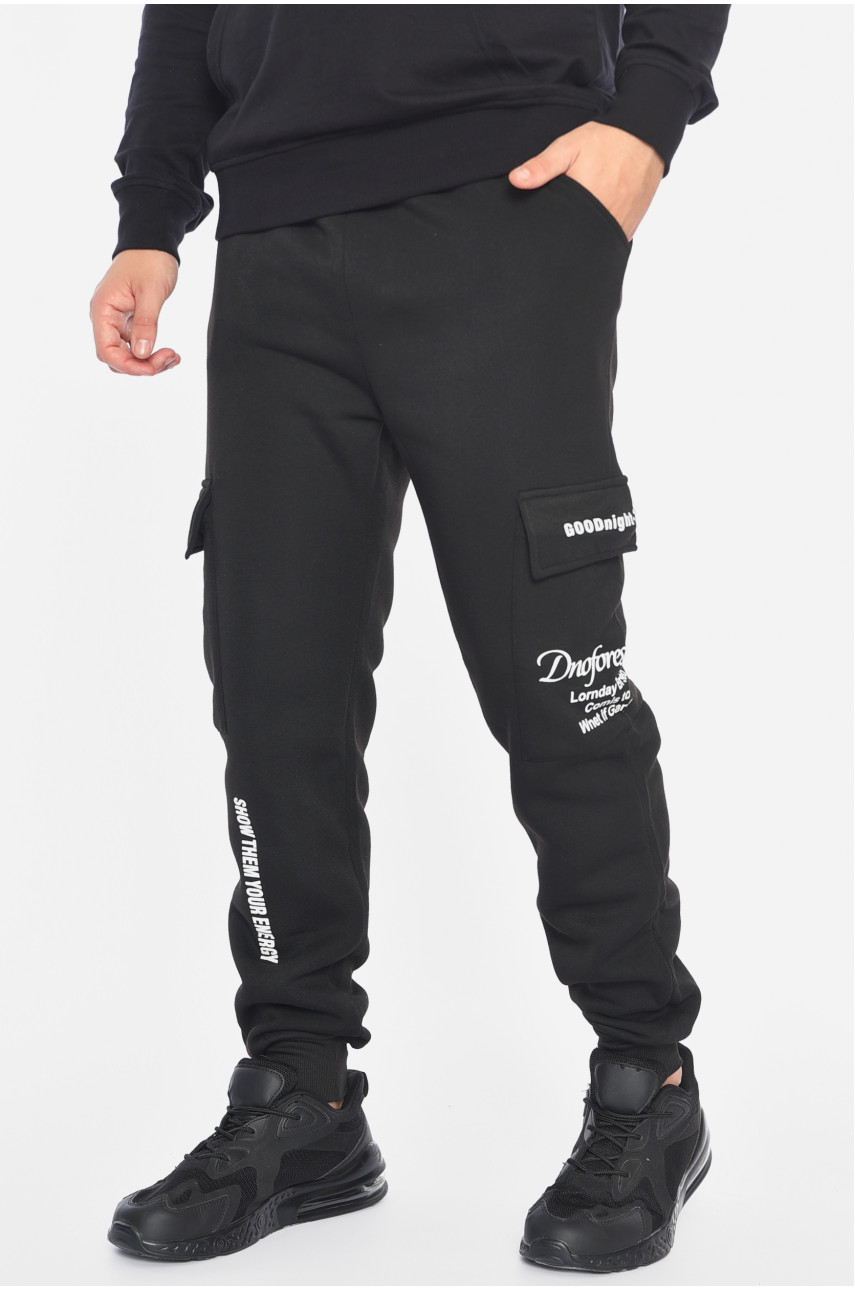 Спортивные штаны мужские на флисе черного цвета L-6718 192144 Спортивные штаны мужские на флисе черного цвета L-6718 192144