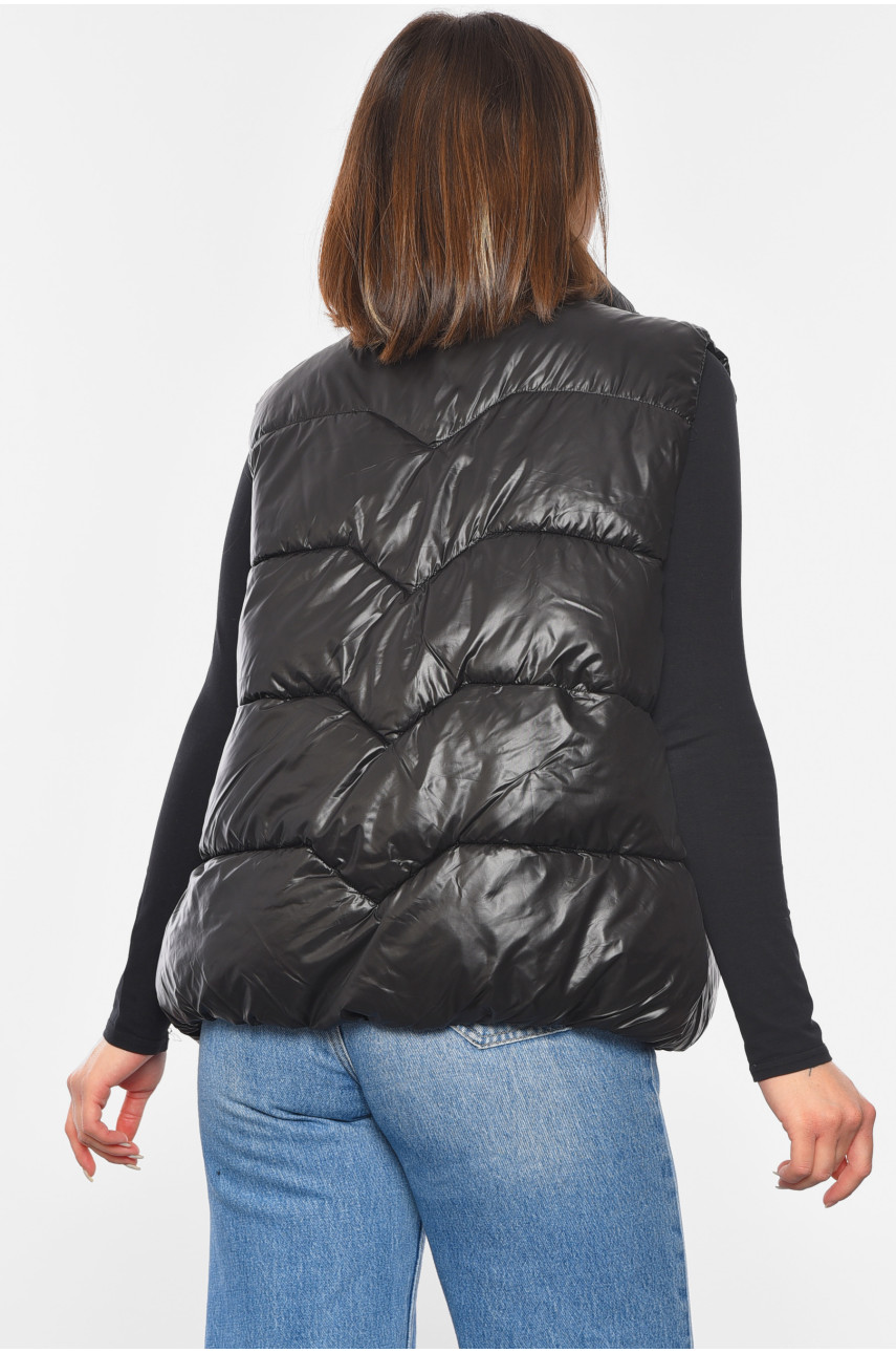 Жилетка женская черного цвета 7011 192449