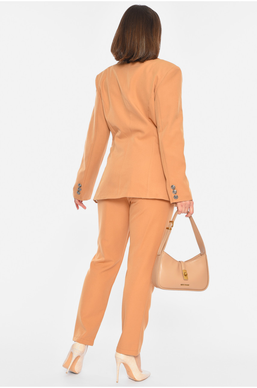 Костюм женский полубатальный однотонный бежевого цвета 192604