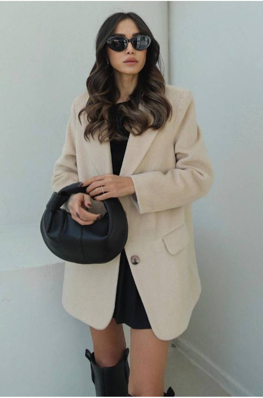 Пальто-піджак жіночий бежевого кольору 159 192870