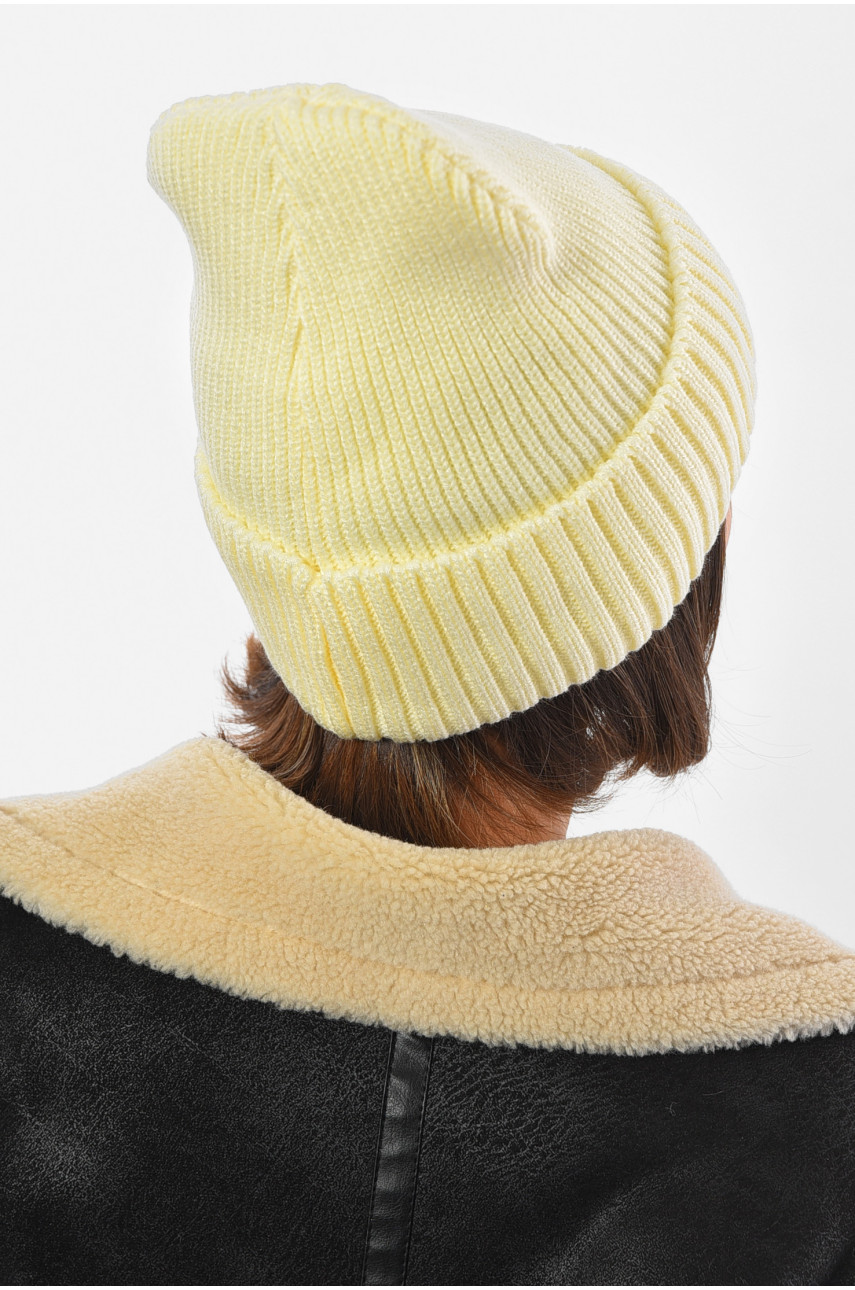 Шапка женская зимняя на флисе однотонная молочного цвета 193206 Шапка женская зимняя на флисе однотонная молочного цвета 193206