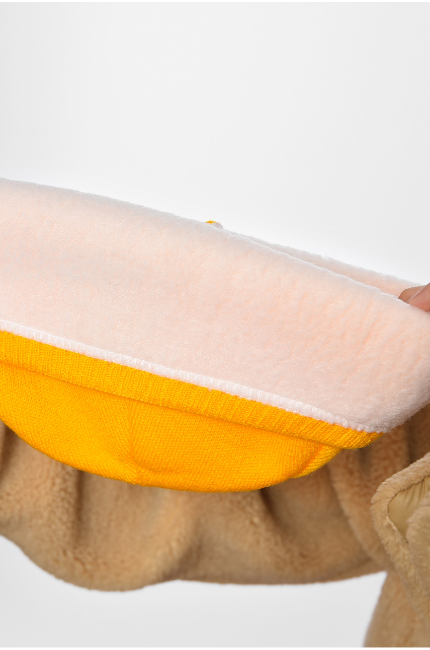 Шапка зимняя подростковая с нашивкой желтого цвета 193215