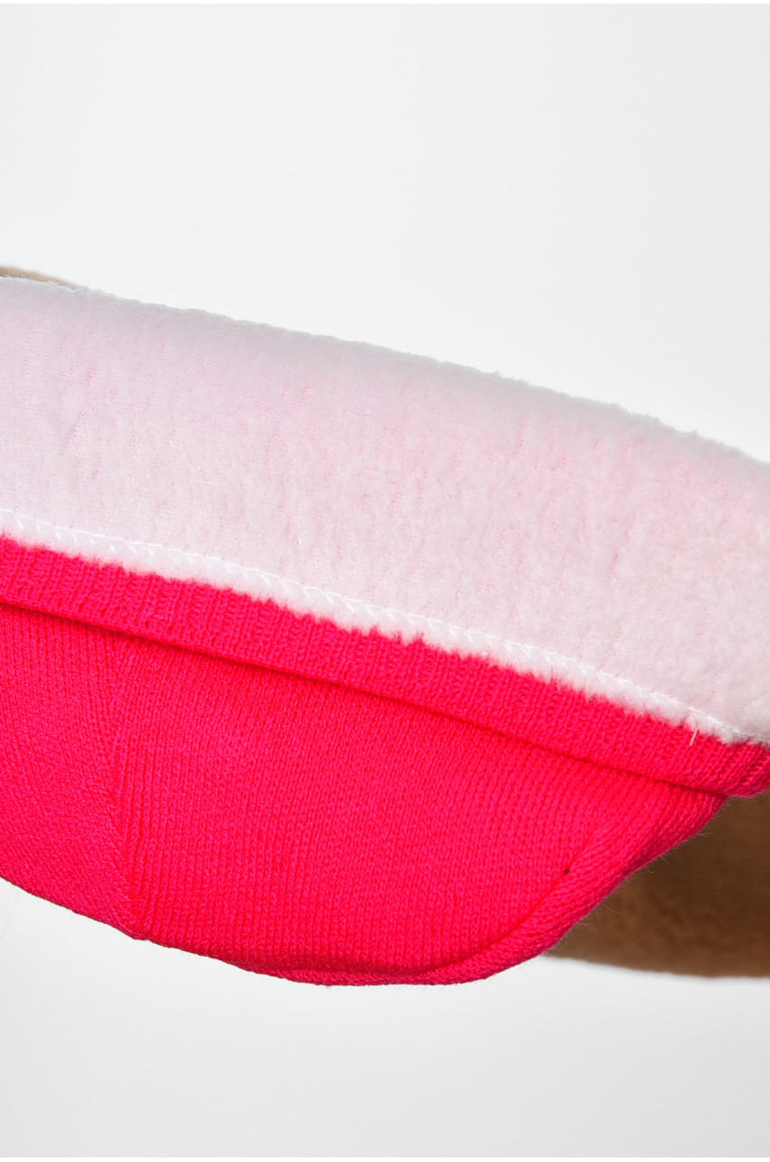 Шапка зимняя подростковая с нашивкой малинового цвета 193219