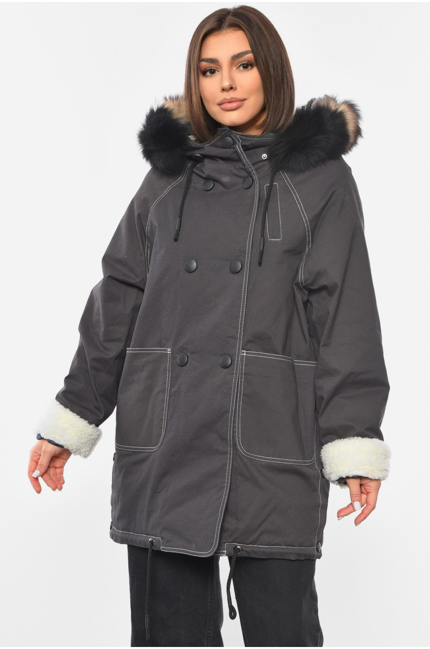 Парка жіноча демісезонна темно-сірого кольору 401853 193288