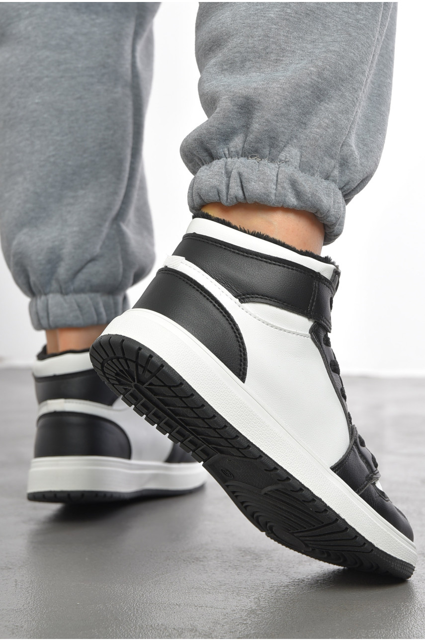 Кросівки жіночі чорно-білого кольору на флісі а333 193404
