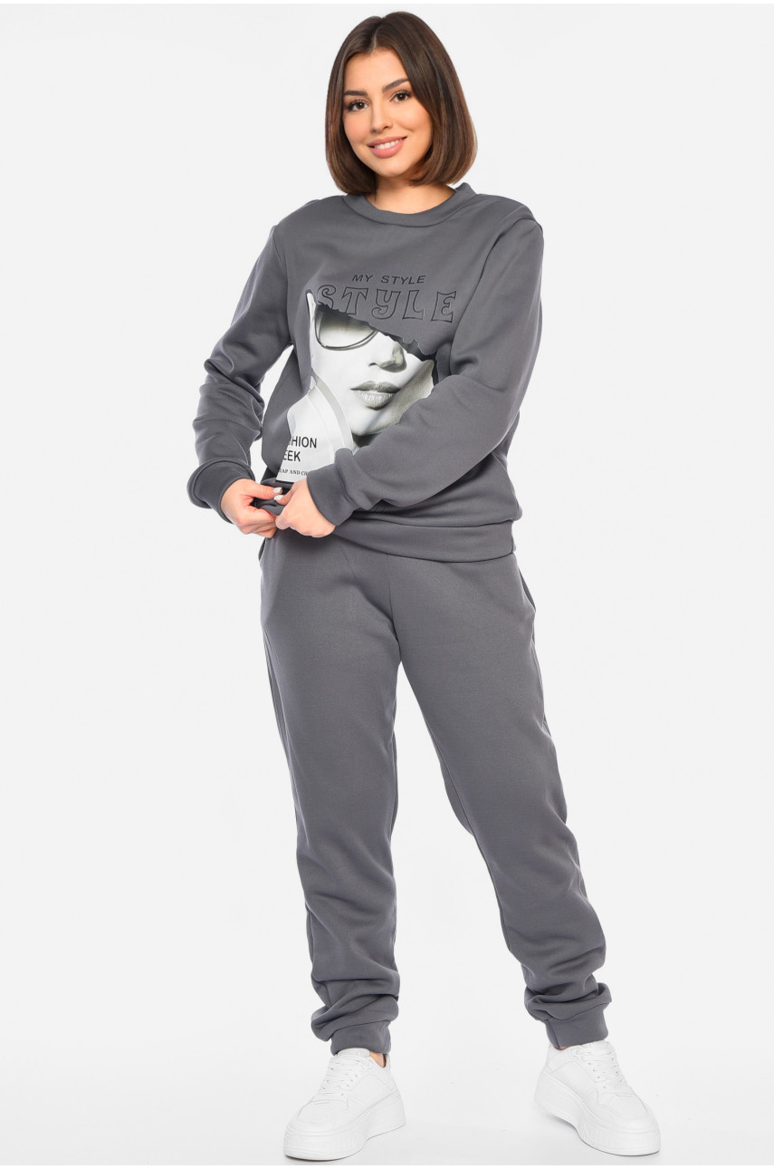 Спортивний костюм жіночий напівбатальний на флісі сірого кольору 481 193483 Спортивний костюм жіночий напівбатальний на флісі сірого кольору 481 193483