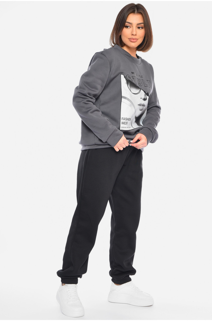Спортивний костюм жіночий напівбатальний на флісі чорно-сірого кольору 481 193484
