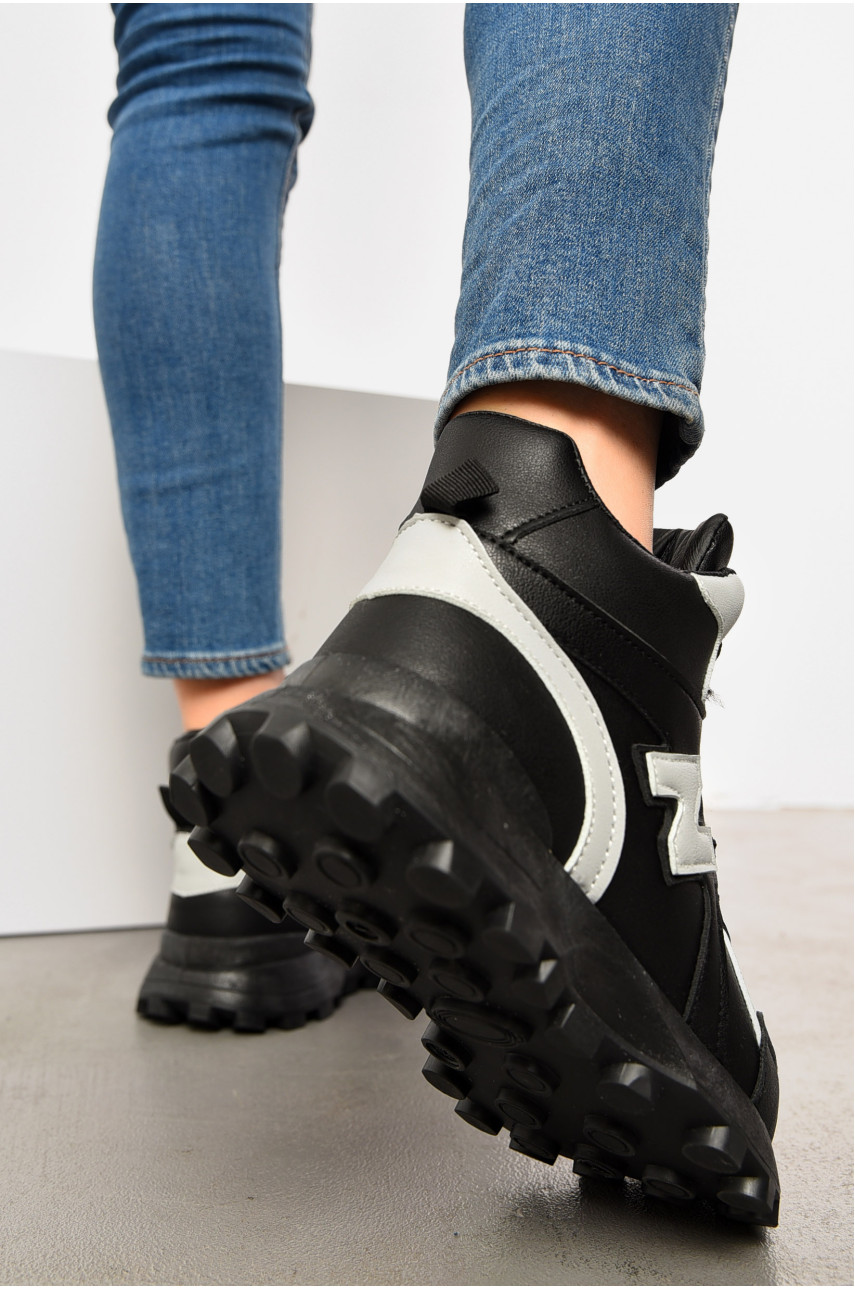 Кросівки жіночі зимові чорного кольору на шнурівці 108-11 193910