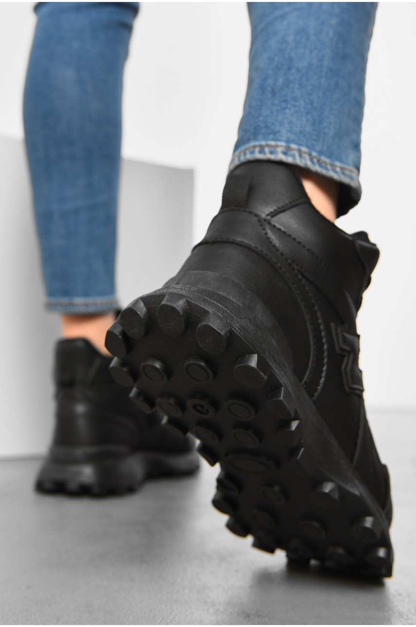 Кросівки жіночі зимові чорного кольору на шнурівці 108-5 193912