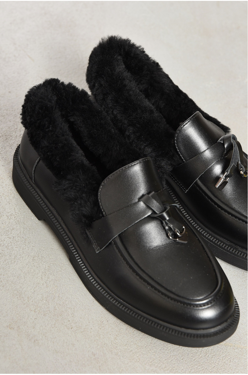 Туфлі-лофери жіночі на хутрі чорного кольору 1011-1 194045