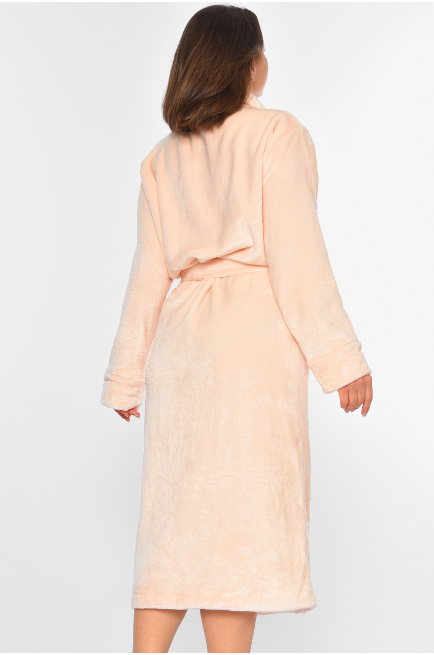 Халат женский велюровый бежевого цвета 194637 Халат женский велюровый бежевого цвета 194637